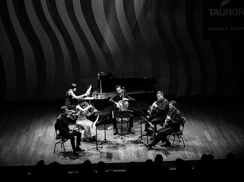 Chamber ensemble on the stage of the chamber hall of the NOSPR.
