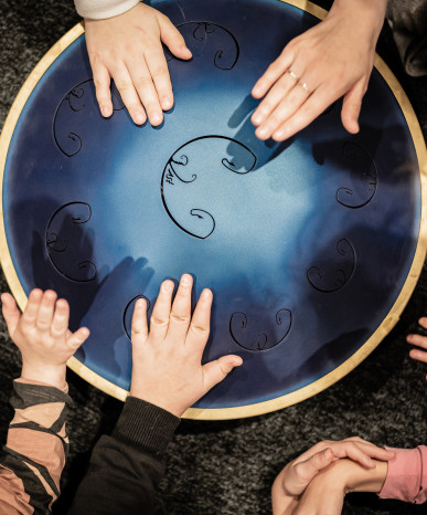 dzieci z instrumentami