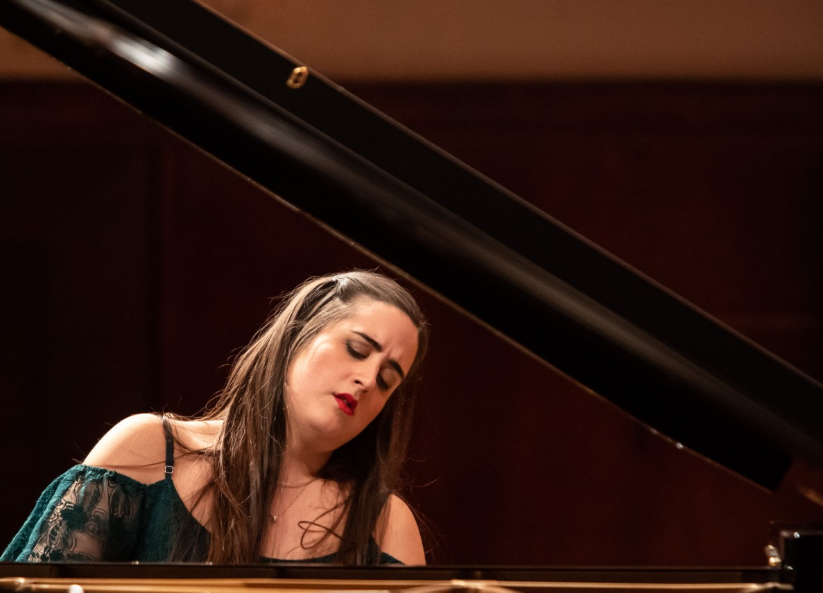 Leonora Armellini playing the piano