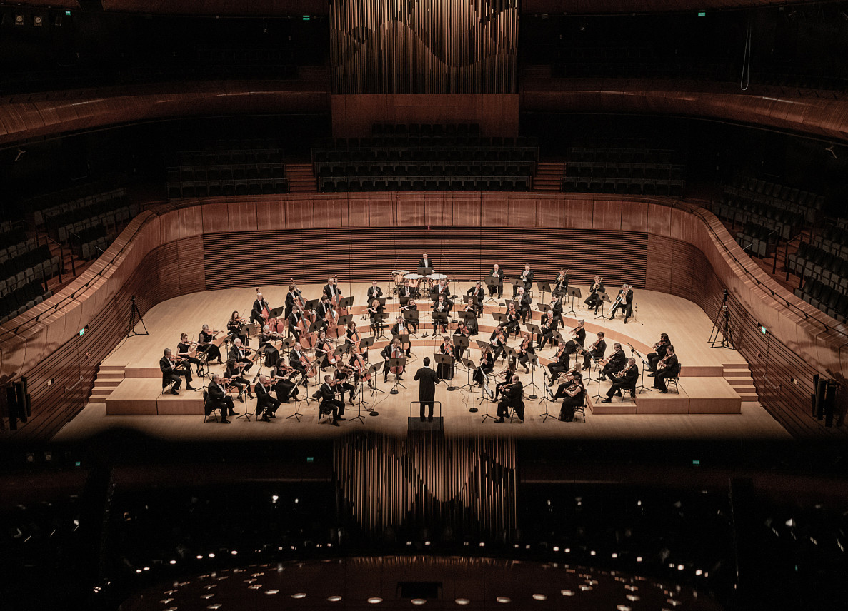 orchestra and conductor on stage at the NOSPR concert hall