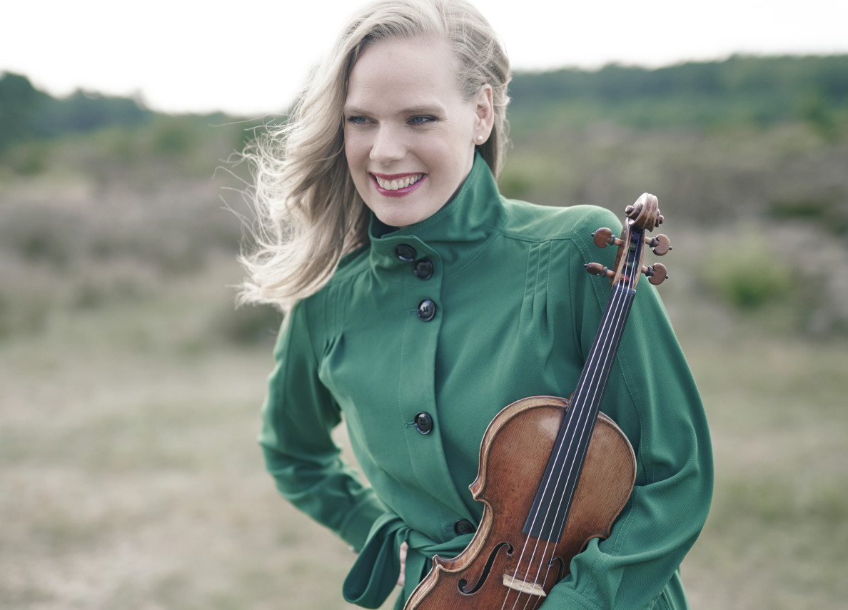 portrait of violinist Simone Lamsma