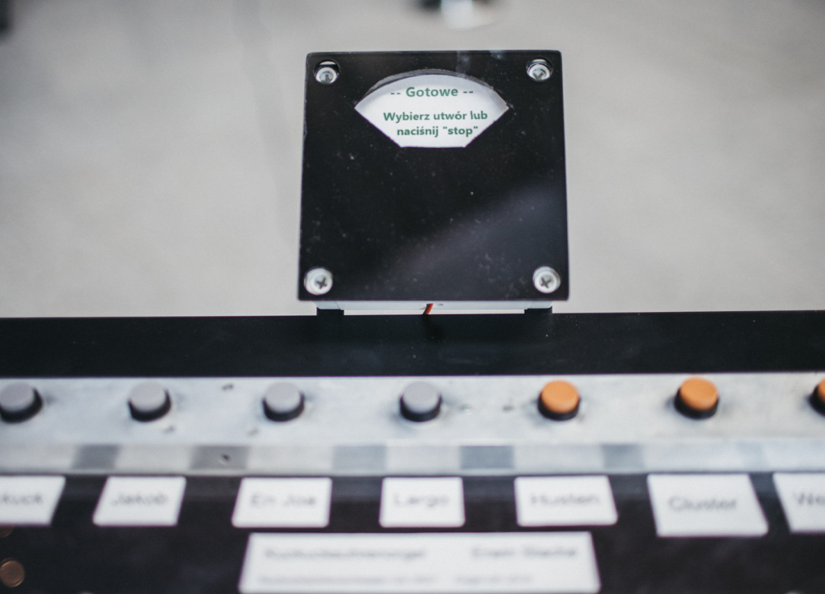 zdjęcie instalacji muzycznej w NOSPR