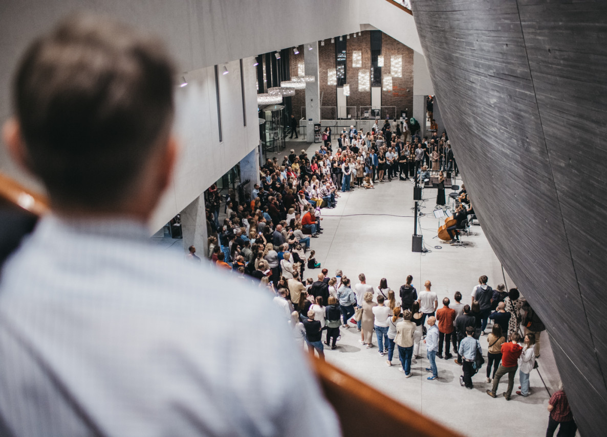 Publiczność w foyer NOSPR