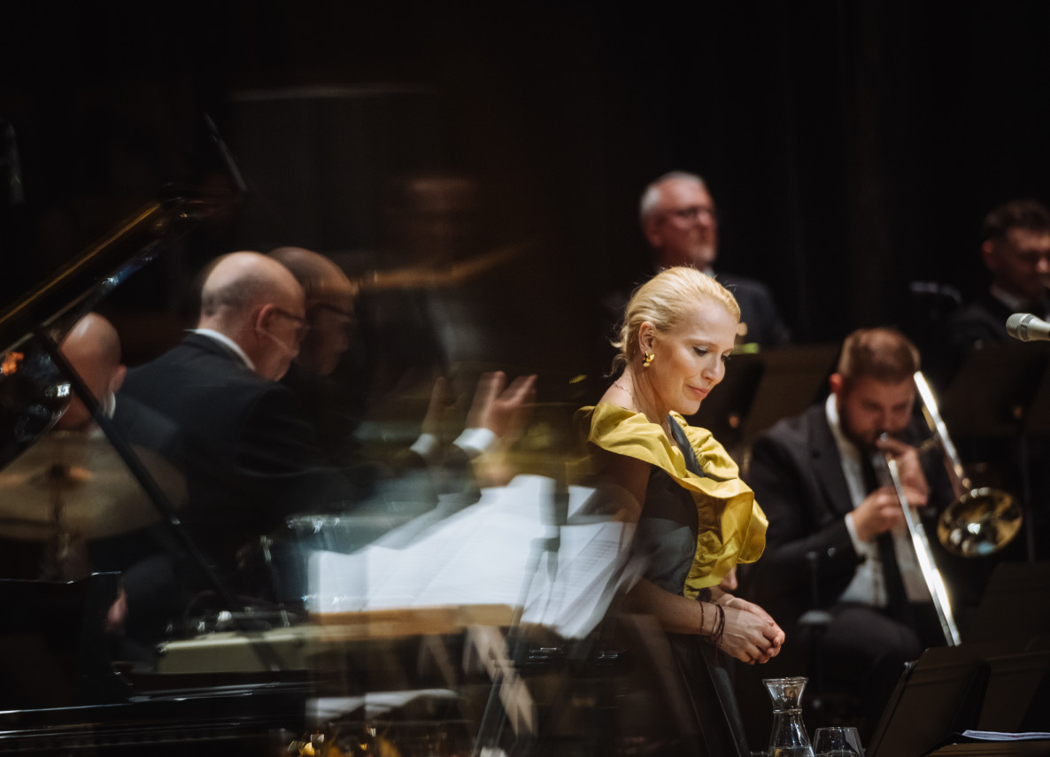 a photo of Aga Zaryan with the Band