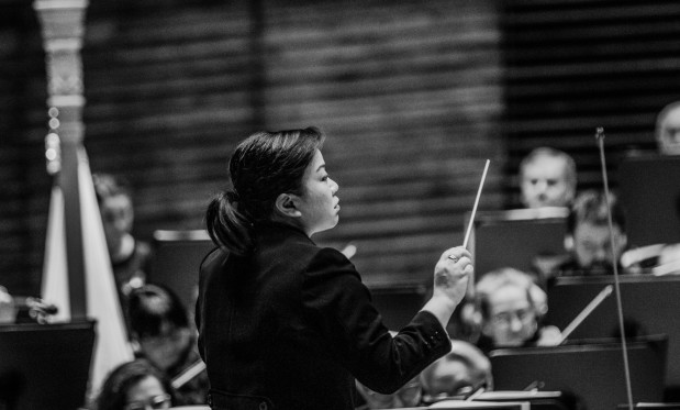 Dyrygentka Rebecca Tong