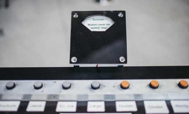 zdjęcie instalacji muzycznej w NOSPR