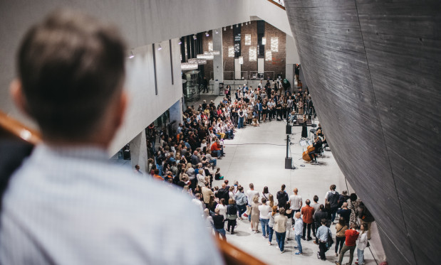 publiczność w foyer NOSPR